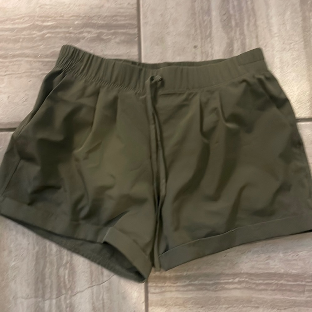 Zyia Olive Summer Shorts Size Small